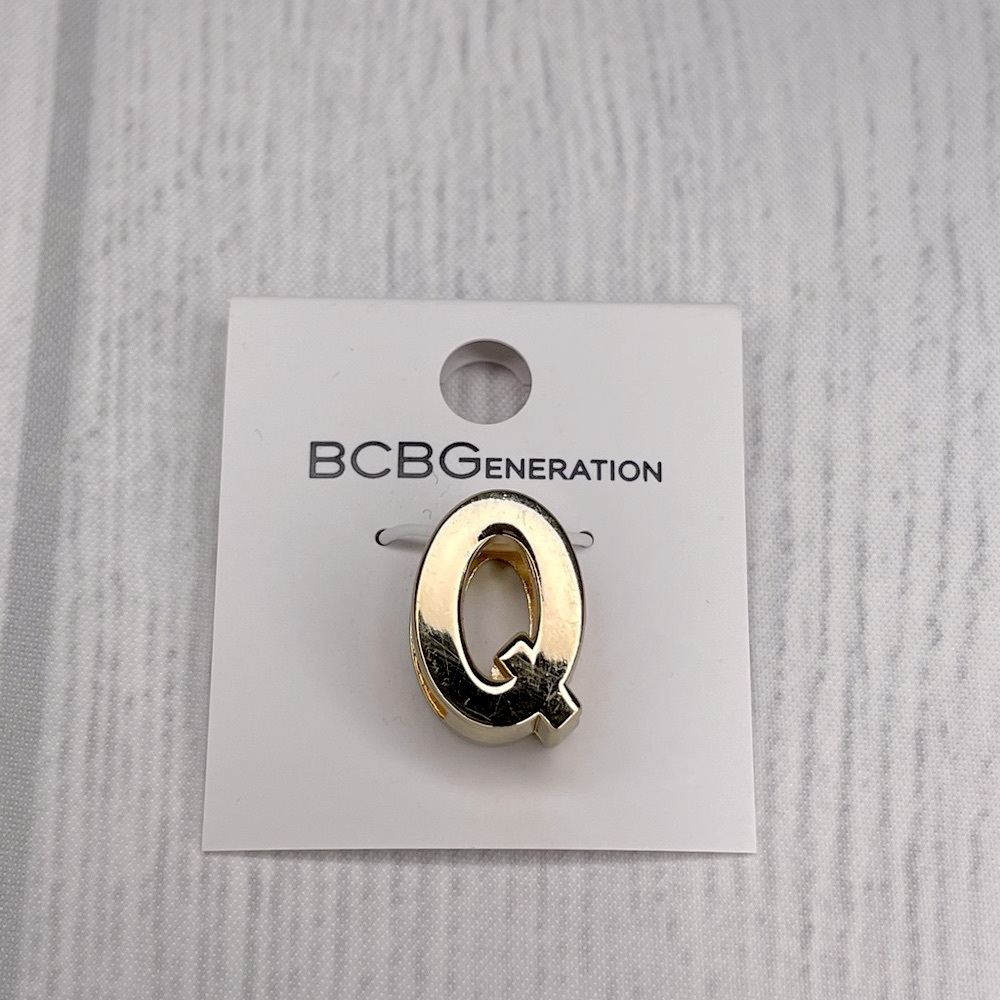 ✨BCBGeneration “Q” Initial Pendant✨